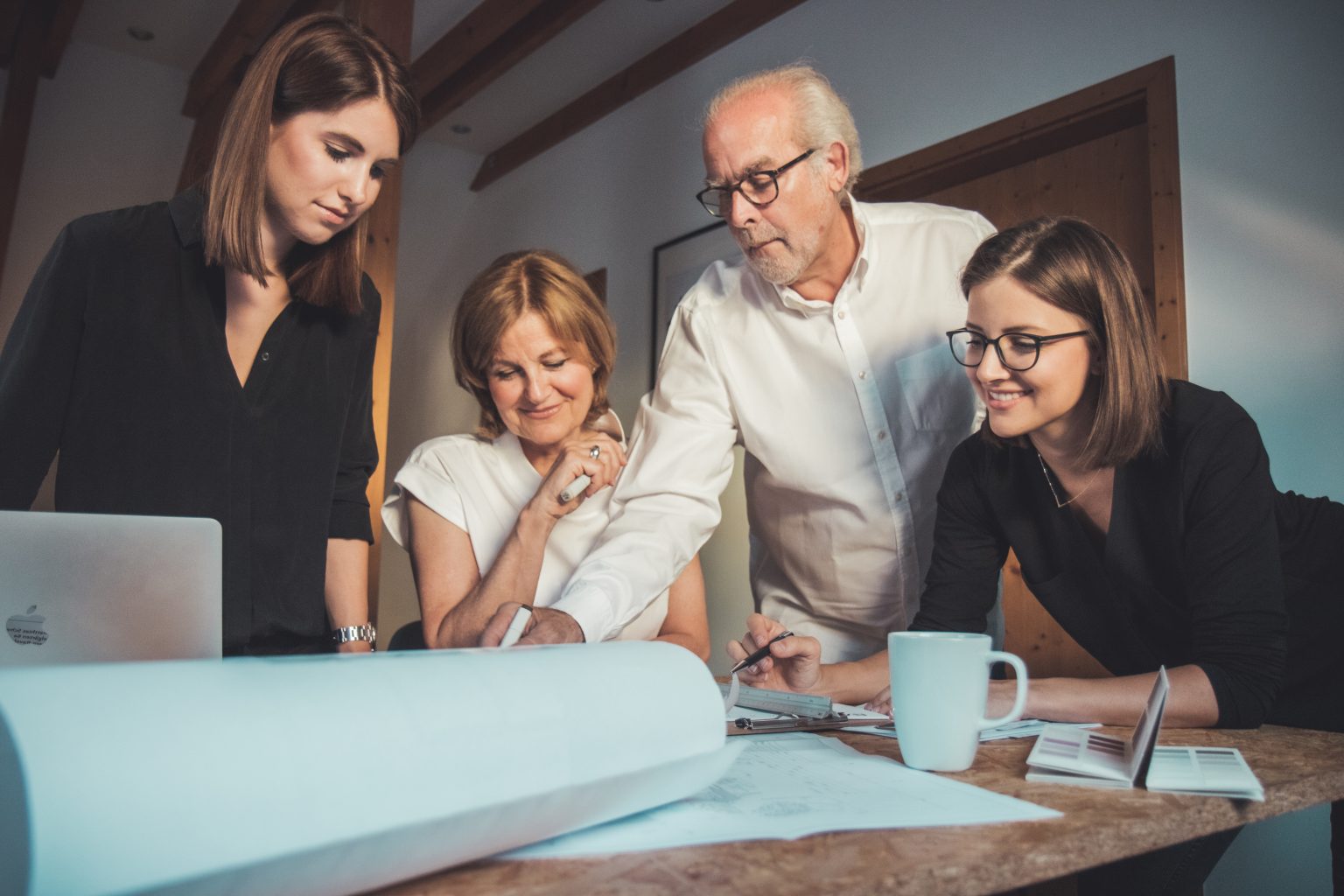 Das Team von bauen + wohnen bei der Arbeit